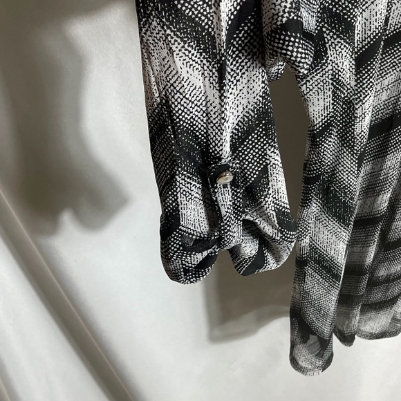 Cocomo Woman Black White Chevron Henley Tunic Top Ruched Sleeves Plus Size 3X - Picture 3 of 8